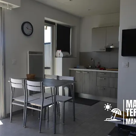 Marina Terrace 망들리유 라 나플