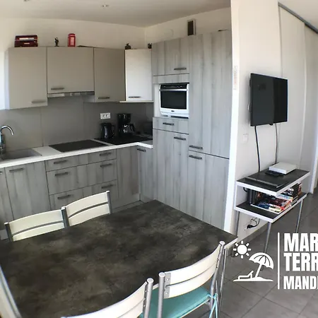 Marina Terrace 아파트 망들리유 라 나플